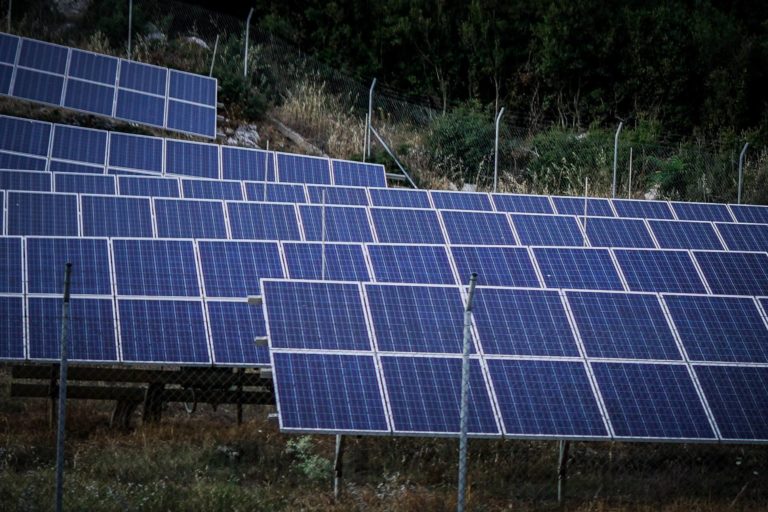 Το ΥΠΑΑΤ με τροπολογία παραχωρεί ακίνητα σε ΓΟΕΒ και ΤΟΕΒ για εγκατάσταση των ΑΠΕ