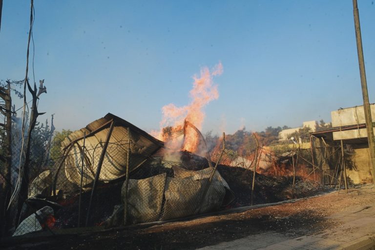 Πυρκαγιές: Στα 600€ η δόση για πρώτες ανάγκες, τριετής απαλλαγή από ΕΝΦΙΑ και 70% κάλυψη ζημίας στις αγροτικές εκμεταλλεύσεις