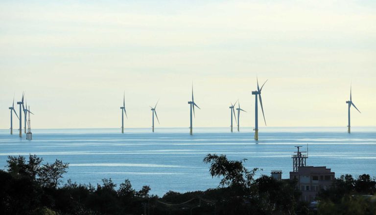 Διώχνουν τους ψαράδες για τα πλωτά αιολικά
