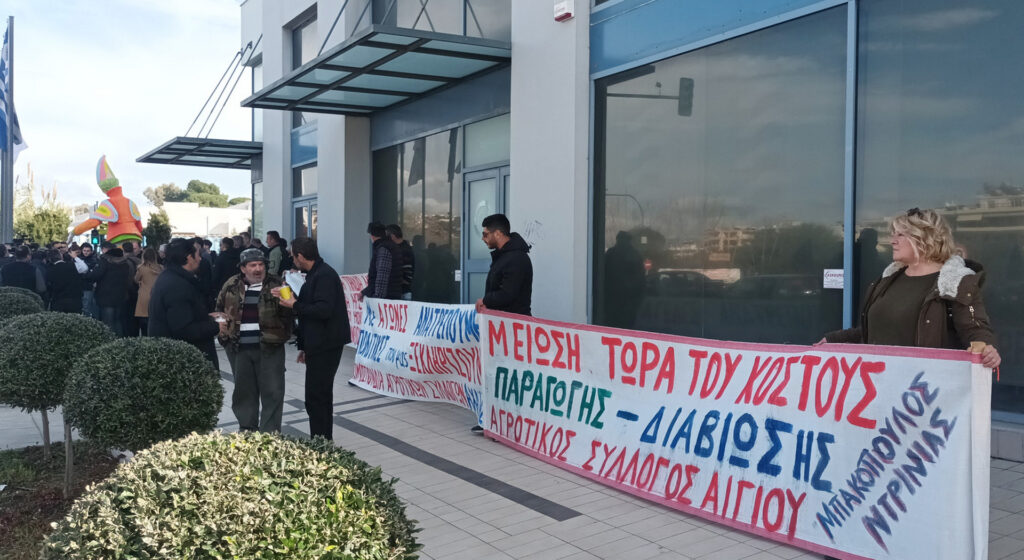 Τα αγροτικά συνθήματα «δόνησαν» το κέντρο της Πάτρας (pic)