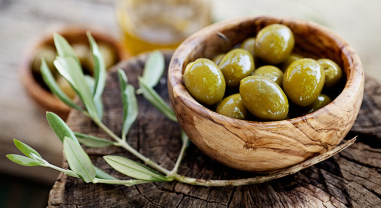 Η βρώσιμη ελιά προσπαθεί να μείνει στις επάλξεις