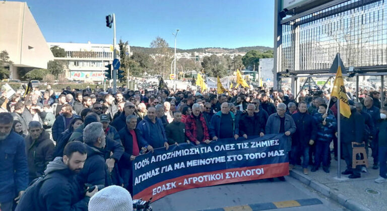 Αγροτοκτηνοτρόφοι: Συνεχίζουν δυναμικά με Πανθεσσαλική σύσκεψη και μπλόκο στην Ανθήλη