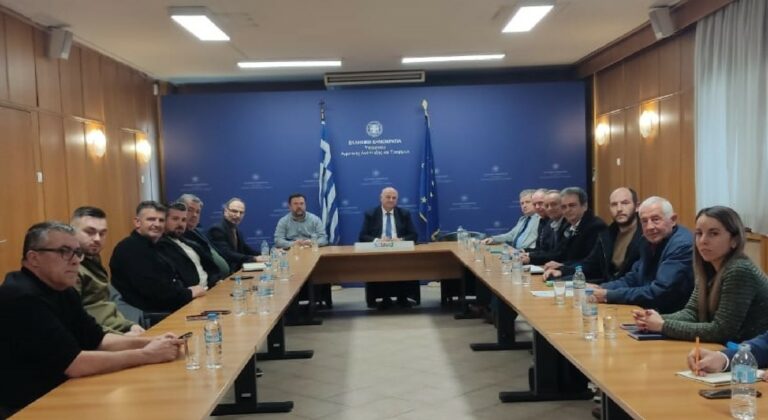Συνάντηση Τσιάρα - αγροτών στο ΥΠΑΑΤ και νέες υποσχέσεις