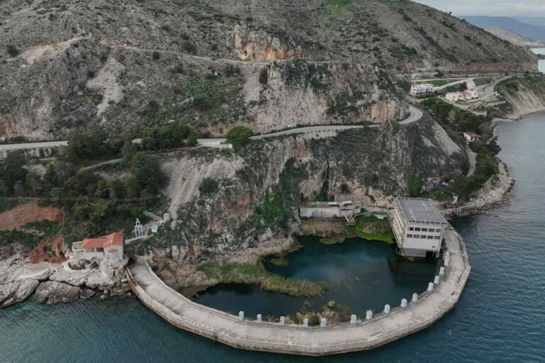 Το Reuters στη διψασμένη Αργολίδα: Το μισό νερό στην Ελλάδα χάνεται από διαρροές