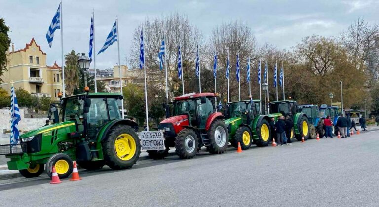 Ογκώδης και με τρακτέρ η απεργιακή διαδήλωση στην Καβάλα (pic)