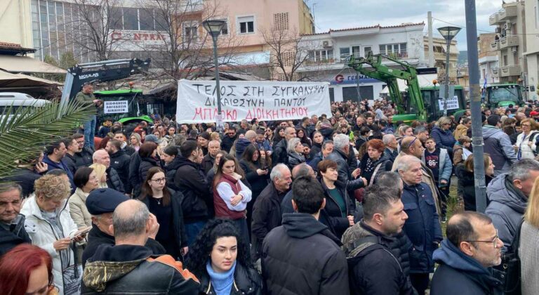 Οι αγρότες της Λιβαδιάς συμμετέχουν με πανό και τρακτέρ στην απεργιακή συγκέντρωση για τα Τέμπη (pic+vid)