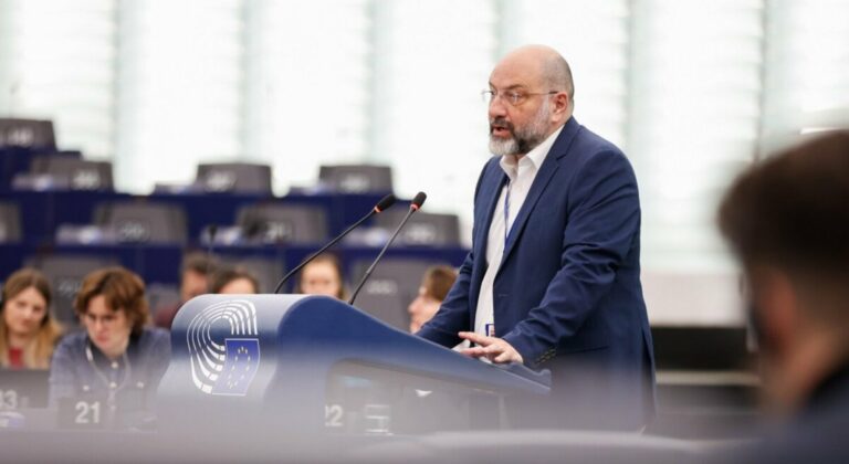 Σ. Αρναούτογλου στον «Έ.Α.»: «Θέλουμε μια Ευρώπη που να στηρίζει τους αγρότες της ή όχι;»