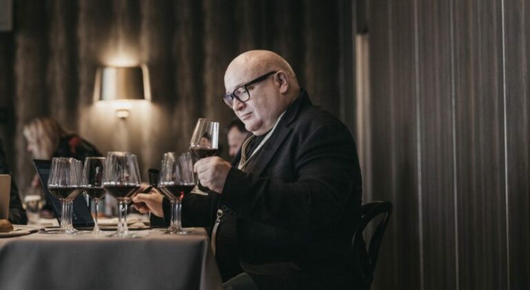 Ρόναν Σέιμπερν: «Η Ελλάδα διαθέτει παγκόσμιας κλάσης ποικιλίες σταφυλιών, που δεν τις βρίσκεις αλλού στον κόσμο»