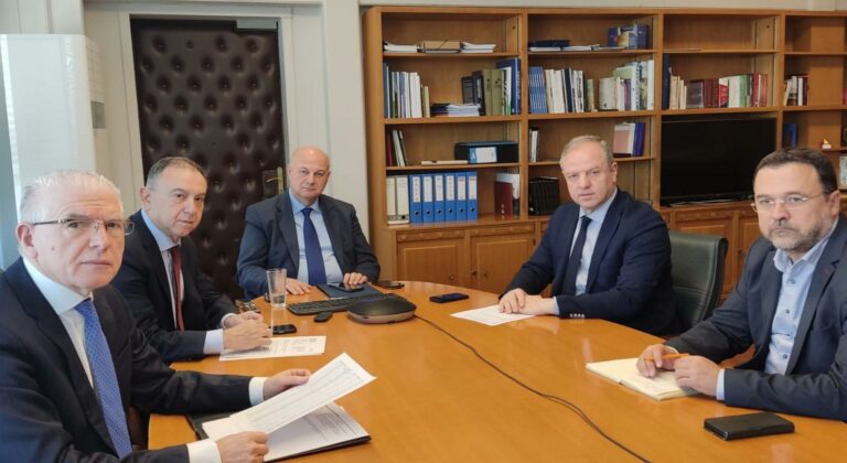 Έκτακτη σύσκεψη στο ΥΠΑΑΤ για την αντιμετώπιση του παγετού