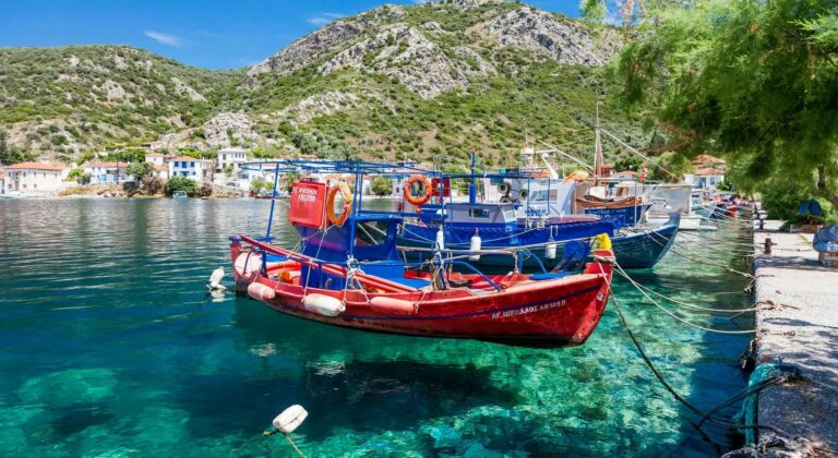 Ο Τσιάρας συναντήθηκε με ψαράδες στο Ηράκλειο Κρήτης - «Στρατηγική επιλογή η στήριξη στην αλιεία», τόνισε ο ΥΠΑΑΤ