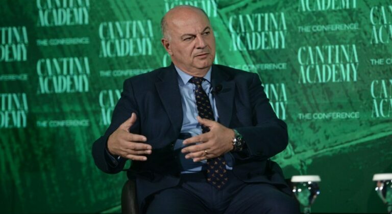 Ο Τσιάρας «βγάζει στη σέντρα» τους Μελισσοκόμους - Με προϋπολογισμό 18εκ.€ οι αιτήσεις έφτασαν τα 166εκ.€