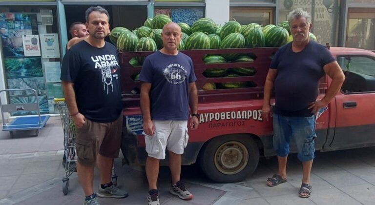 Αγρότης δώρισε τα καρπούζια του στο κοινωνικό παντοπωλείο της Λάρισας