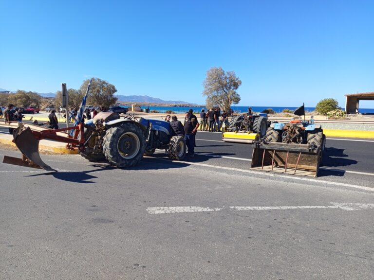 Επ' αρόριστον μπλόκα από κτηνοτρόφους και αγρότες της Κρήτης (Live Εικόνα+ΦΩΤΟ)