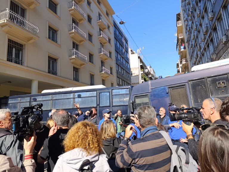 Με ΜΑΤ υποδέχθηκε η κυβέρνηση τους αγρότες (ΦΩΤΟ)