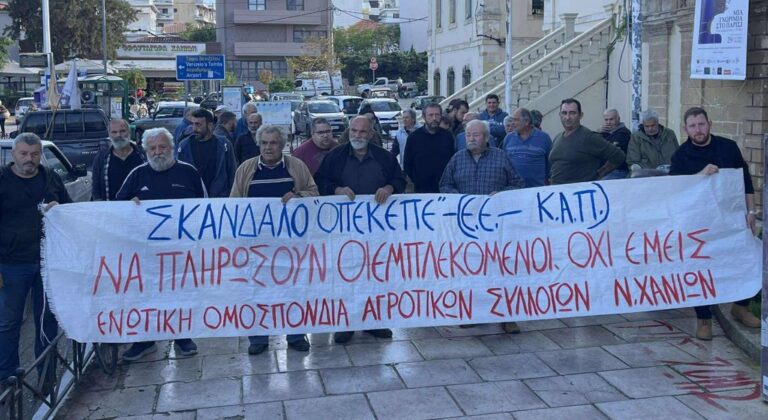 Νέος κύκλος κινητοποιήσεων στην Κρήτη: Αγρότες των Χανίων έβαλαν οχήματα στο κέντρο της πόλης (Βίντεο+ΦΩΤΟ)