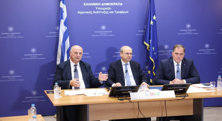 Χατζηδάκης: «Η πληρωμή των αγροτών δεν ήταν αυτονόητη» - Σύγκριση πιστώσεων για 2024 και 2025 (Πίνακες)
