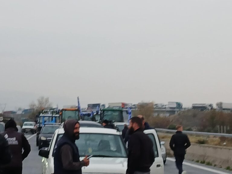 Ουρές χιλιομέτρων στον Προμαχώνα και συμπαράσταση από οδηγούς φορτηγών (ΦΩΤΟ)