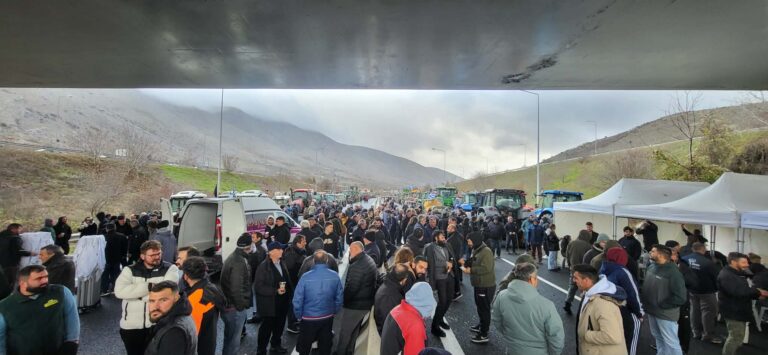 Τα μπλόκα της Δυτικής Μακεδονίας στο γραφείο του Βουλευτή Παπασωτηρίου της ΝΔ