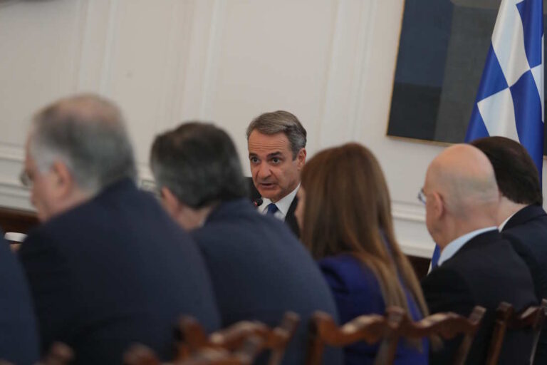 Μητσοτάκης στο υπουργικό για αγρότες: Η κυβέρνηση δεν θα υποκύψει σε εκβιασμούς, τον πρώτο λόγο για την απελευθέρωση των δρόμων τον έχει η τροχαία