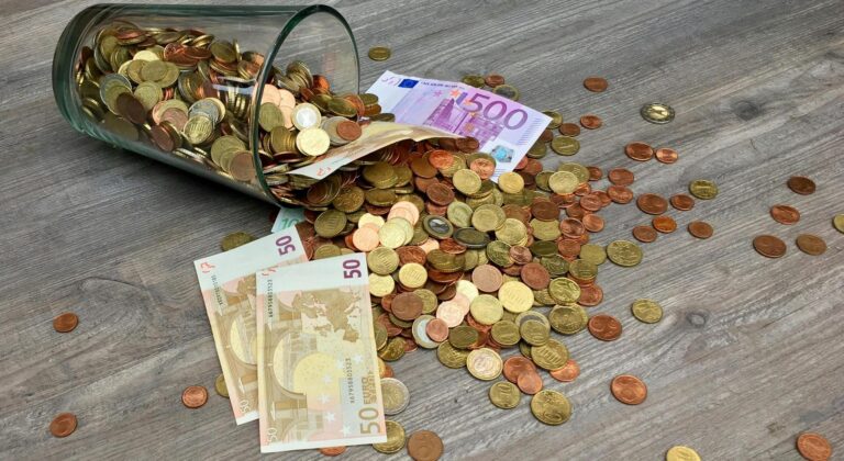 Η ΑΑΔΕ πλήρωσε κάτω από 180 εκατ.€ με ποινές και αποκλεισμούς - Τι δόθηκε και ποιοι πάνε για Ιούνιο (Πίνακας)