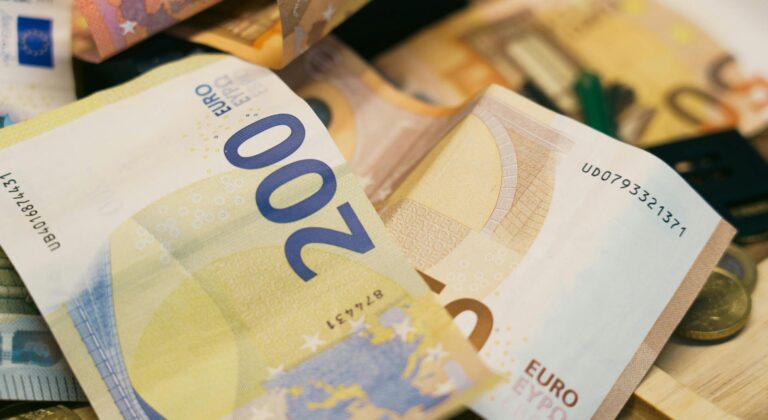 Όλες οι πληρωμές μέχρι τέλος του 2026 - Τα νεότερα για «έξτρα» και ρύζι (Πίνακες)