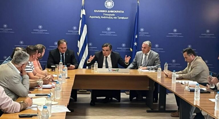 Στο ΜΙΔΑ παραπέμπει τη λύση για το ιδιοκτησιακό στα αγροτεμάχια ο Σχοινάς